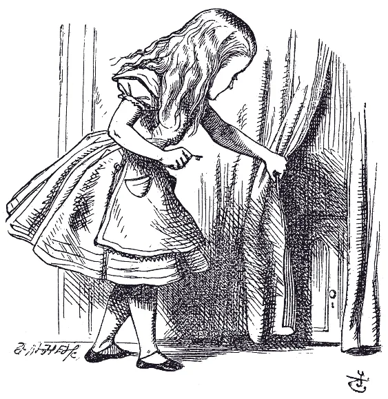 Alicia aparta la cortina y encuentra la puertecita. Ilustración de John Tenniel.